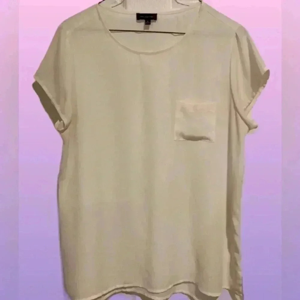 The Limited Womenโs White Blouse Size Medium UEC
